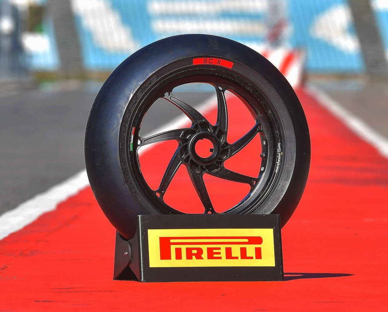 A Valencia Pirelli straccia tutti i record… con le gomme di serie