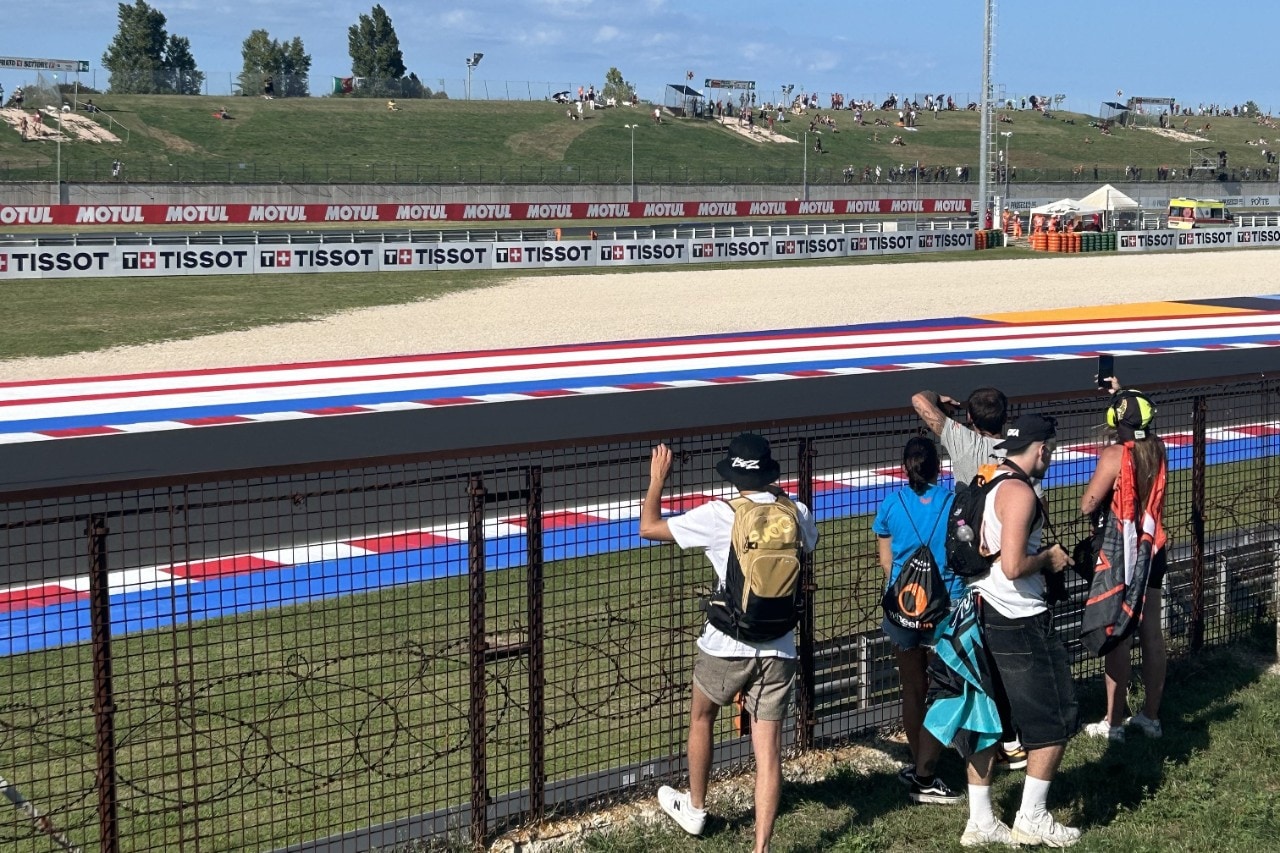 Dentro il paddock: tra immaginazione e realtà