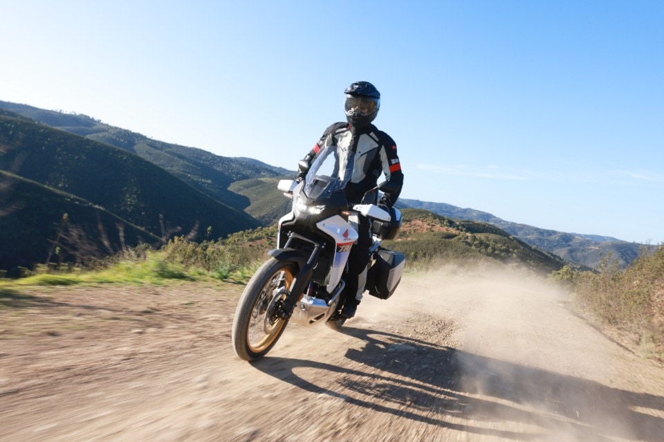 Honda Transalp 2025:i piccoli ritocchi che fanno la differenza
