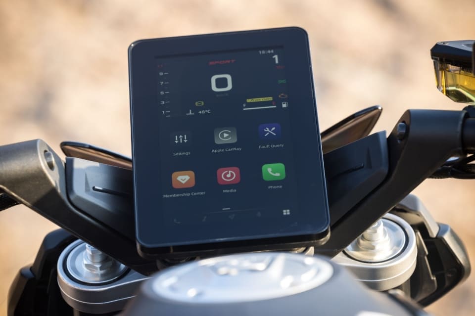 Ma tutta questa connettività di bordo sulle moto, alla fine, serve davvero?