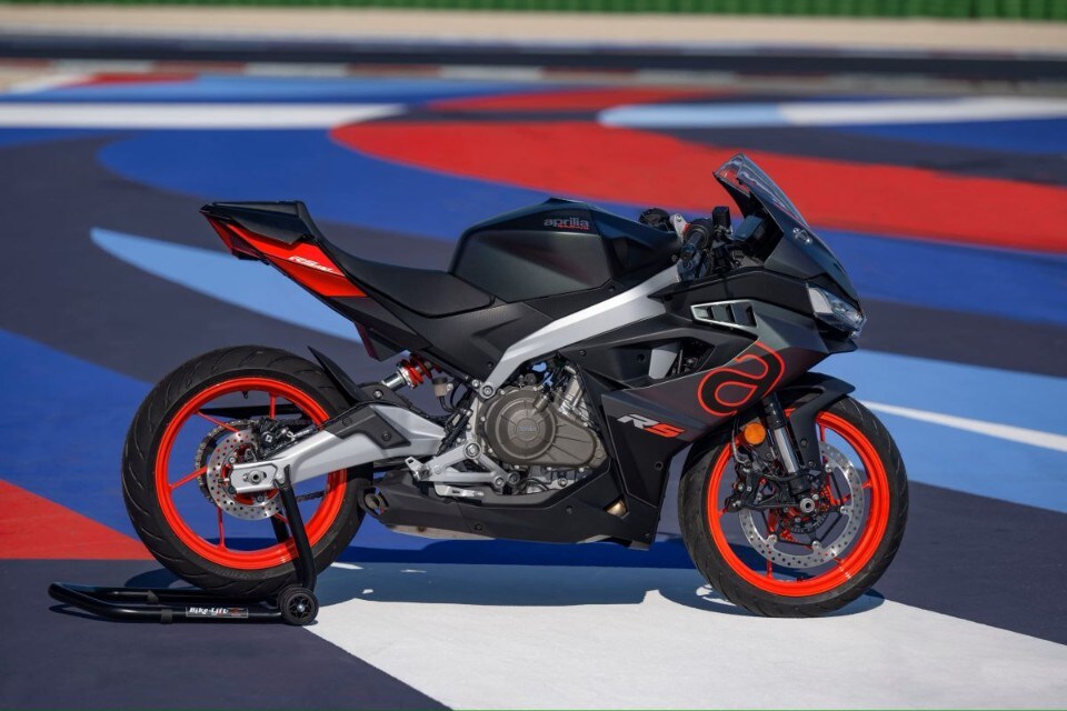 Aprilia experience: i demo ride di Bobbio (PC) con la redazione di Dueruote stanno per iniziare