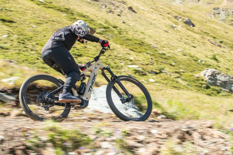 THOK TK02 S, la nuova e-enduro con cuore Bosch da 100 Nm