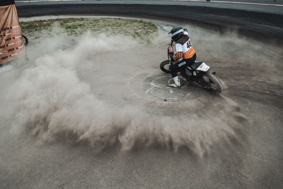 Royal Enfield Slide School: l'arte del traverso resa facile