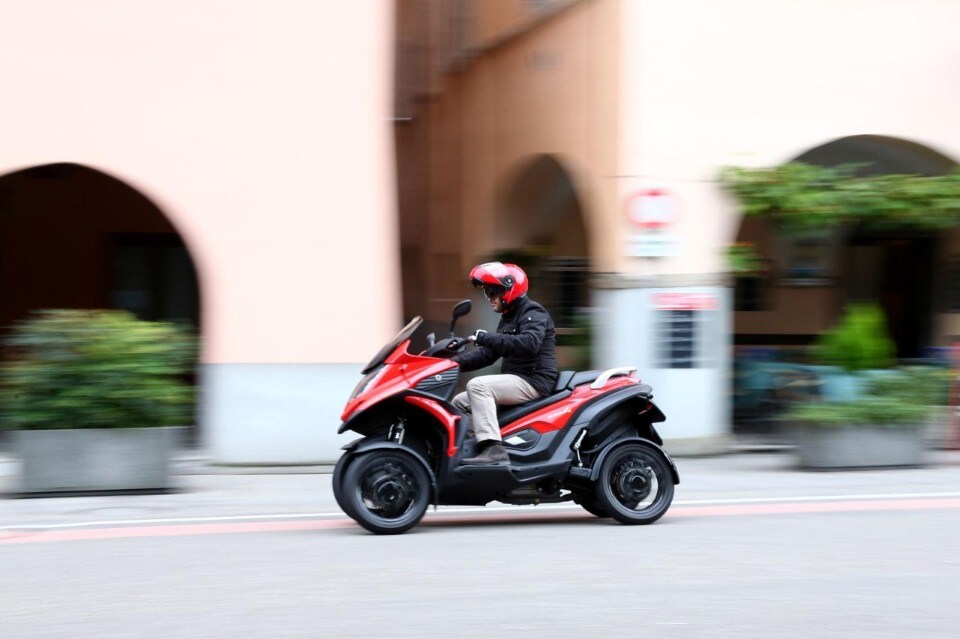 Quadro4: guardate come piega!