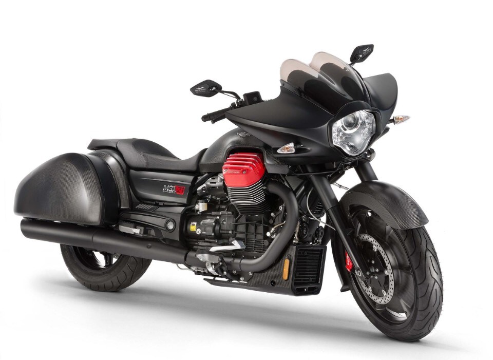 Moto Guzzi MGX-21, la "bat" cruiser italiana