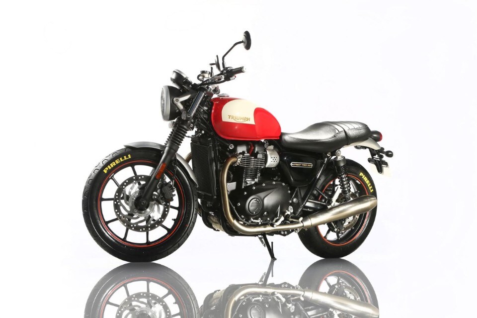 Triumph Street Twin by Pirelli