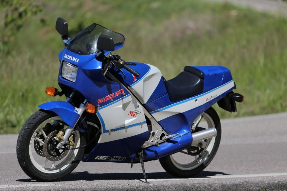 Suzuki RG 250 Gamma: l’urlo del 2T!