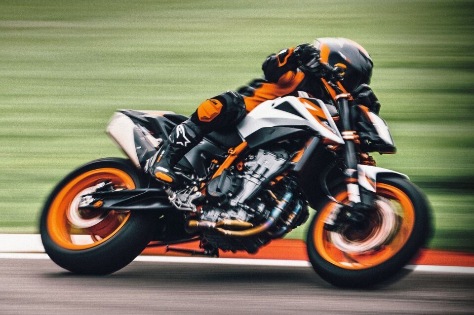 KTM 890 Duke R