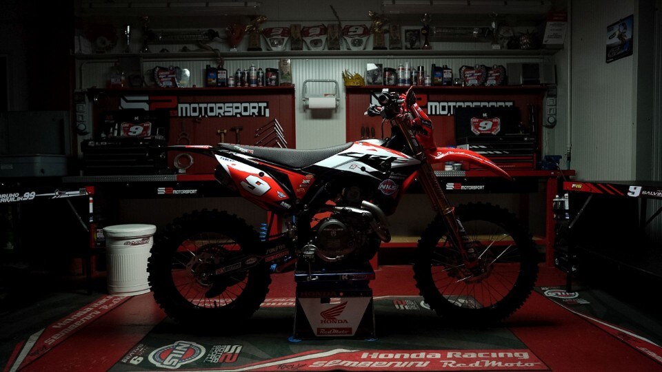 La nuova CRF450RX S2 Motorsport #9 di Alex Salvini vista da vicino 