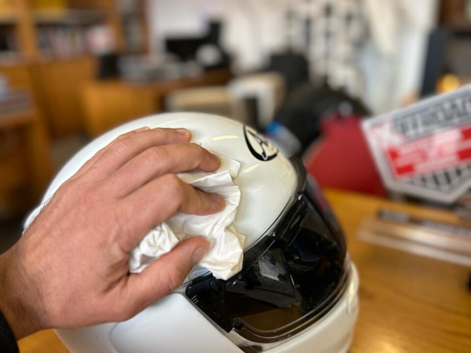 Come effettuare la manutenzione del casco