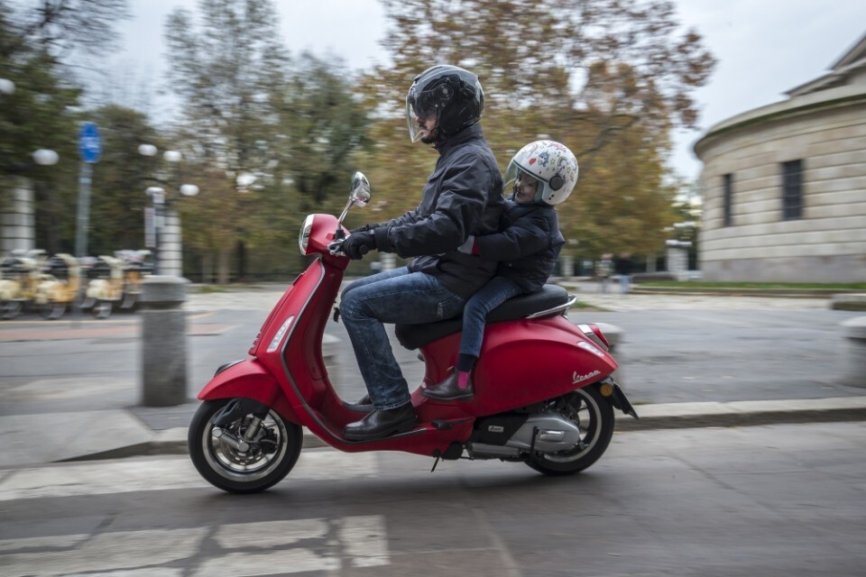 Bambini in moto: come si trasportano? 