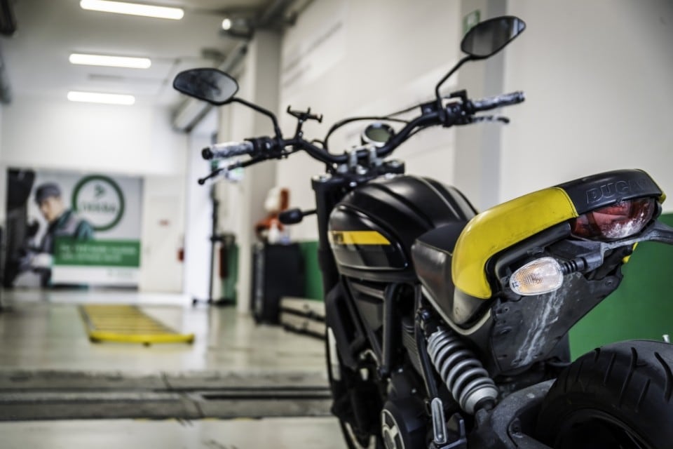 Revisione moto 2025: quanto costa e come funziona
