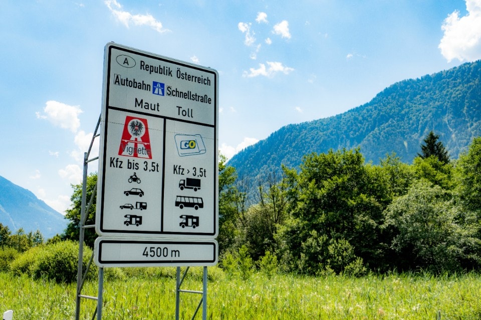 Viaggiare in moto in Austria: guida completa