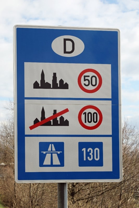 Viaggiare in moto in Germania: guida completa