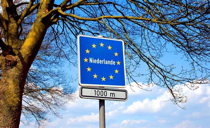 Viaggiare in moto nei Paesi Bassi: guida completa