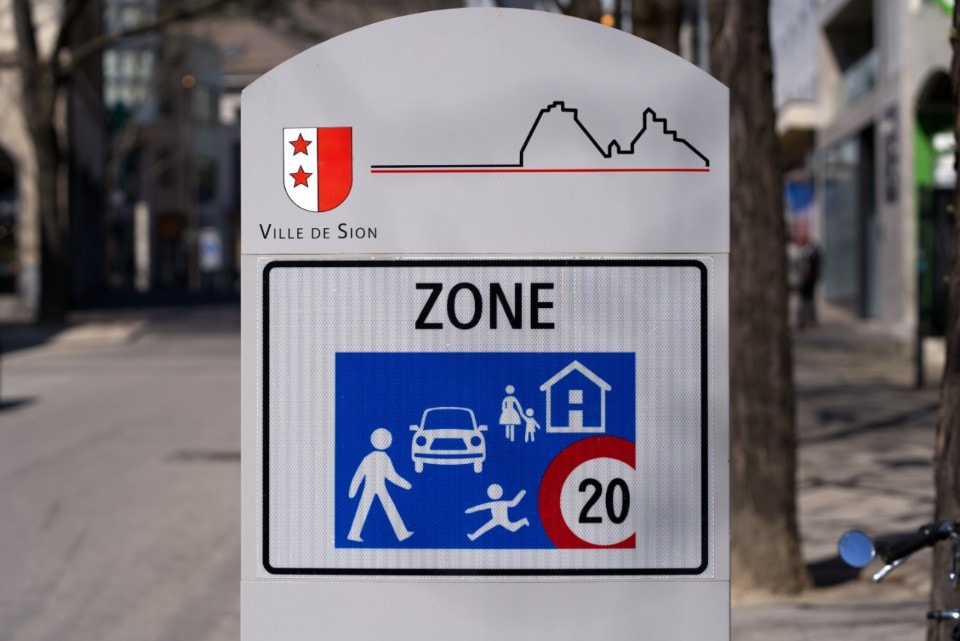 Viaggiare in moto in Svizzera: guida completa