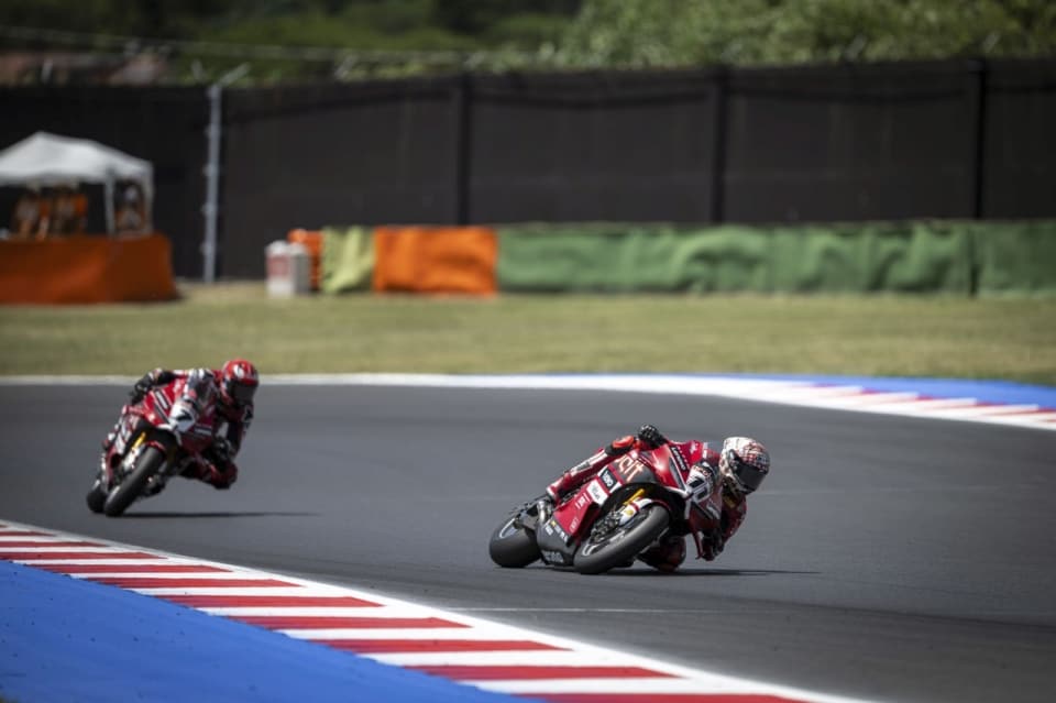 Davvero i freni in carbonio arrivano in SBK? Capiamo meglio di cosa si parla 