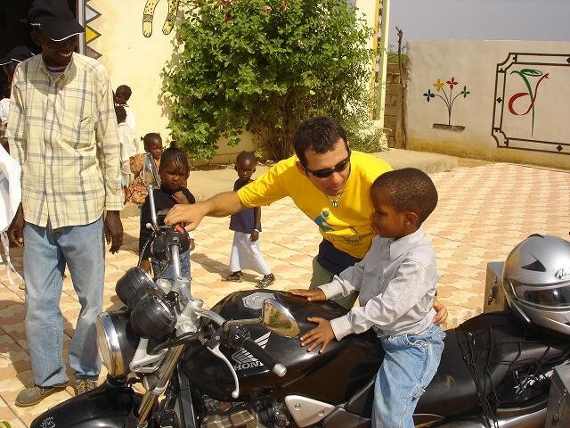 Pisa–Dakar con una naked