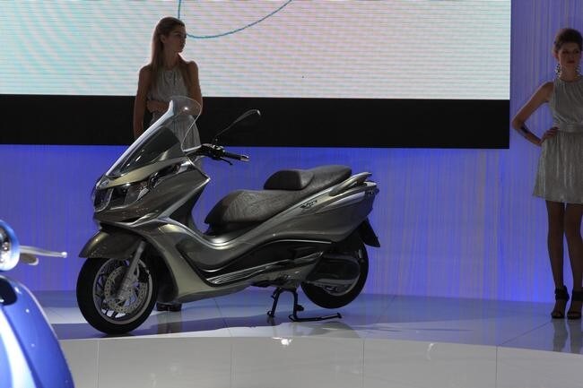 Piaggio X10
