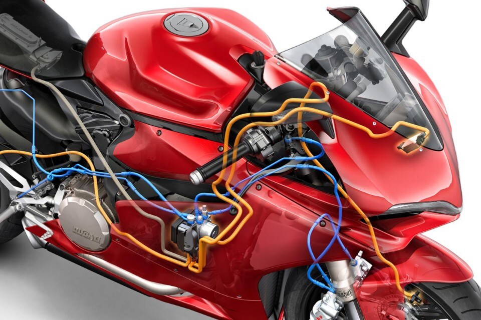 Discutiamone: come cambia la guida con l'elettronica?