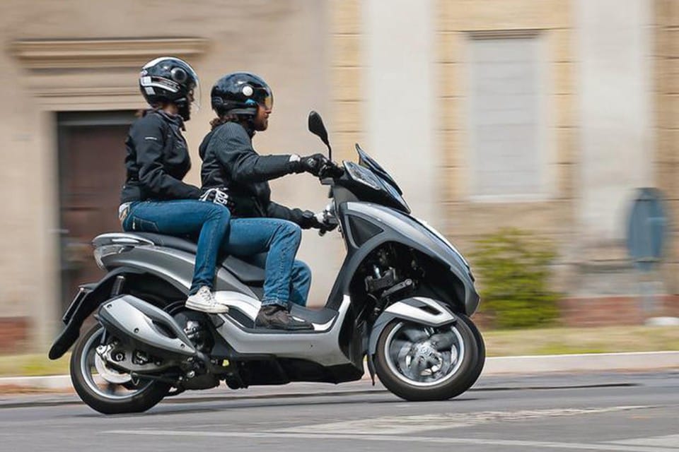 In moto a 16 anni con il passeggero: da oggi si può!