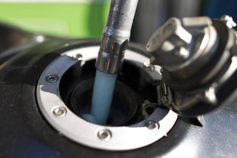 Fra benzine allungate e buche profonde...