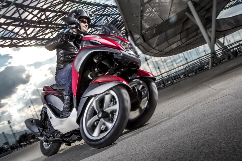 YamahaTricity, su tre ruote  da Ligabue