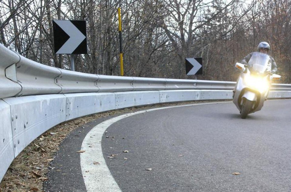 A Ferrara arrivano i guard rail salvamotociclisti
