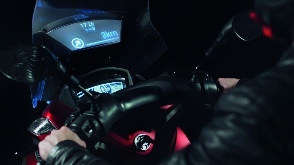 Samsung e Yamaha presentano il parabrezza intelligente