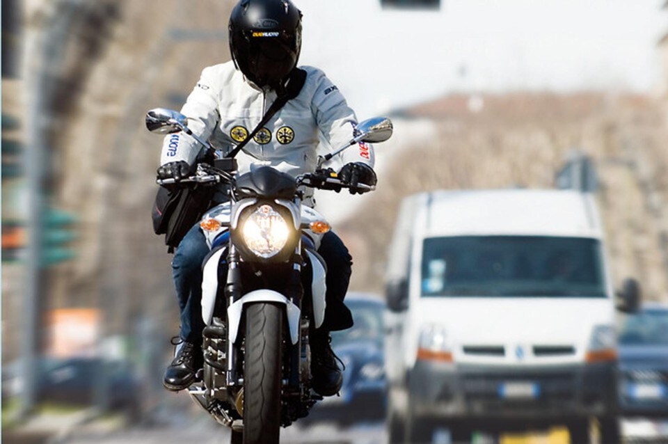 L'assicurazione moto è raddoppiata in 10 anni!