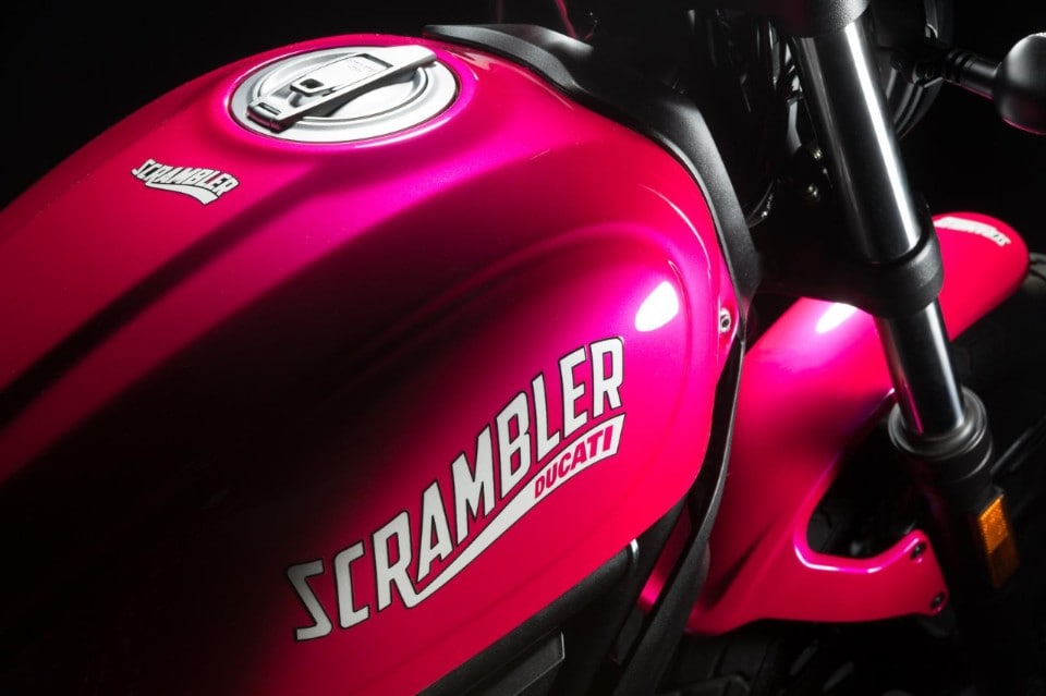 Una Scrambler Shocking per la "Notte Rosa"
