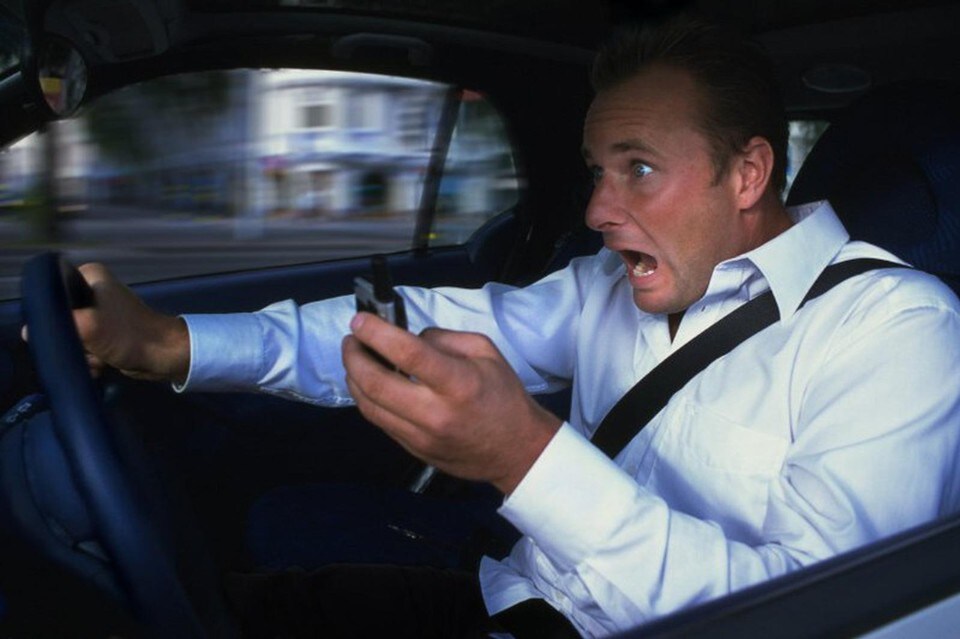 Strade pericolose: colpa dello smartphone?