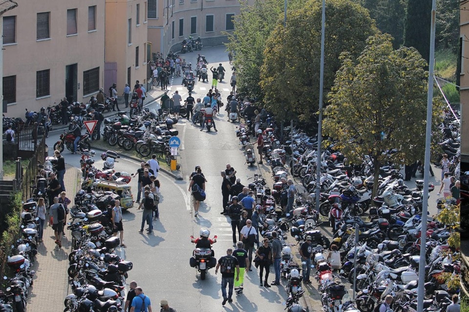 Moto Guzzi Open House: la carica dei 25.000