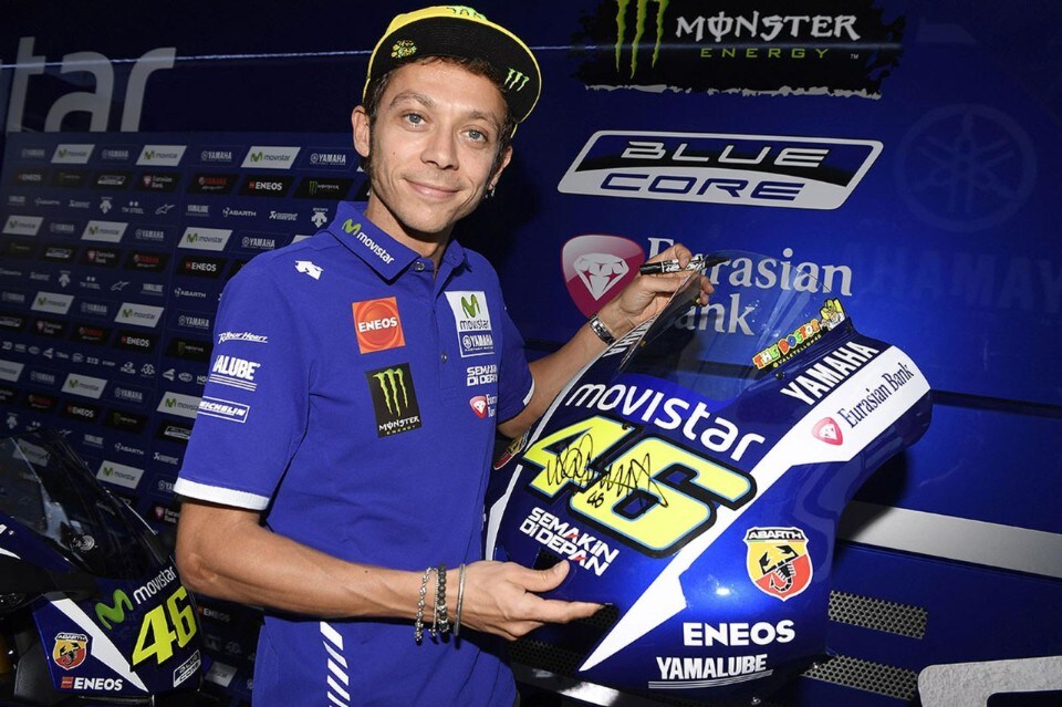 La Yamaha di Rossi all'asta per La Gotita Onlus