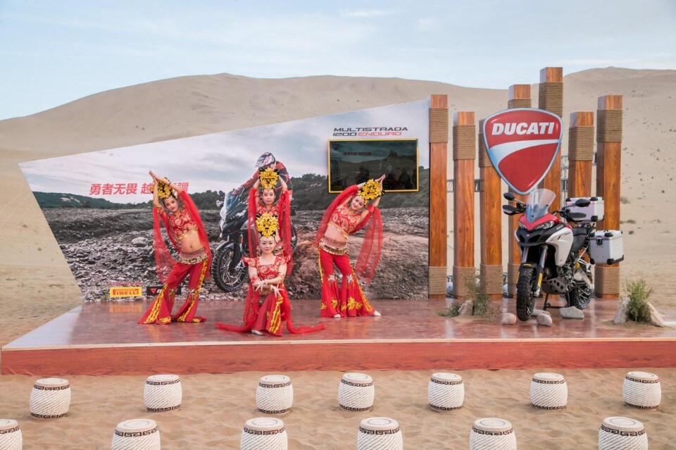 Il Ducati DRE Enduro nel Deserto del Gobi