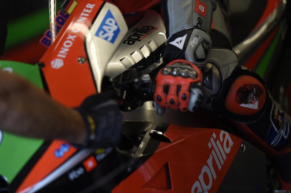 Aprilia e Backtowork24: quando la MotoGP fa impresa