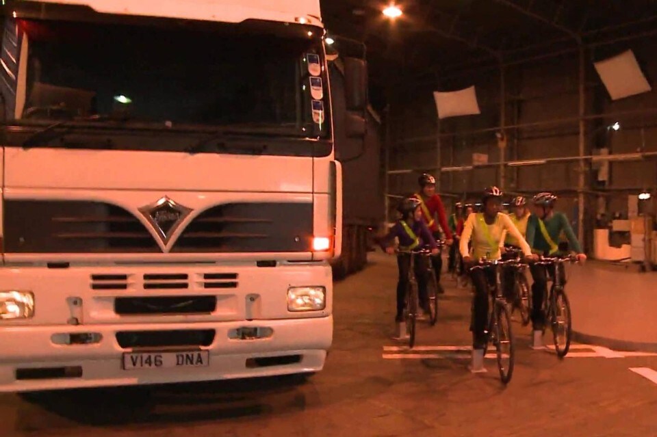 Rendete camion e bus più sicuri per i motociclisti!