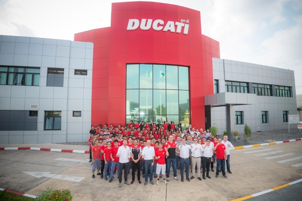 Marco Melandri in visita a Ducati Motor Thailand