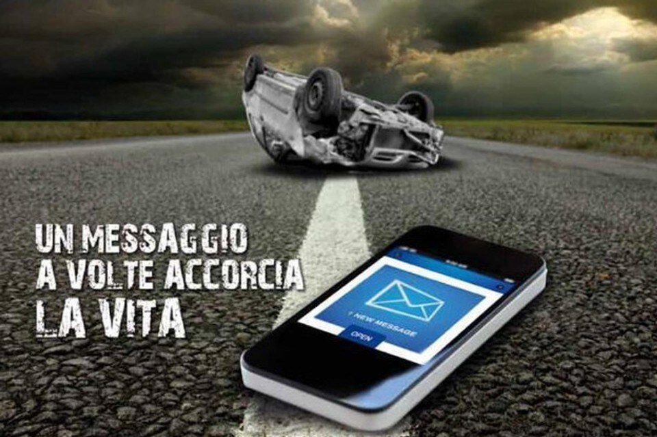 Smartphone al volante: un problema da affrontare