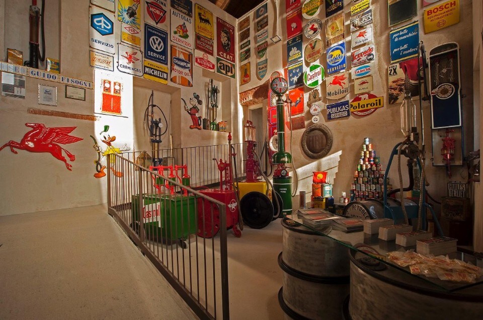 Pompe di benzina in mostra al museo Fisogni