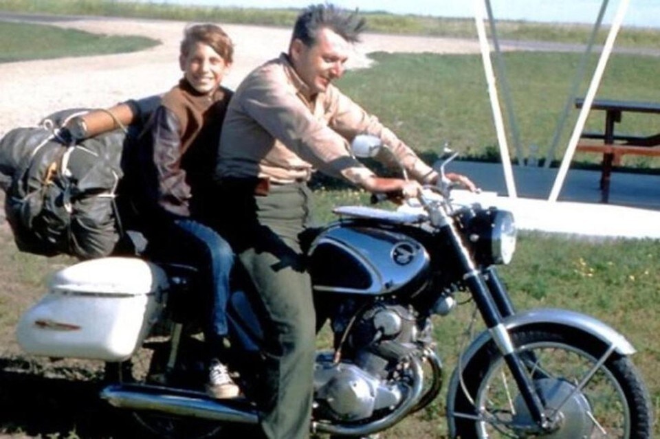 Addio a Robert Pirsig: scrisse Lo Zen e l'arte della manutenzione della motocicletta