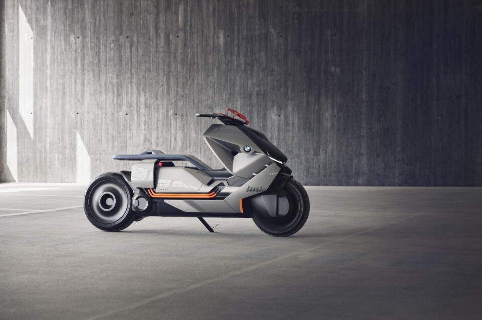 BMW si proietta nel futuro con Link, lo scooter intelligente