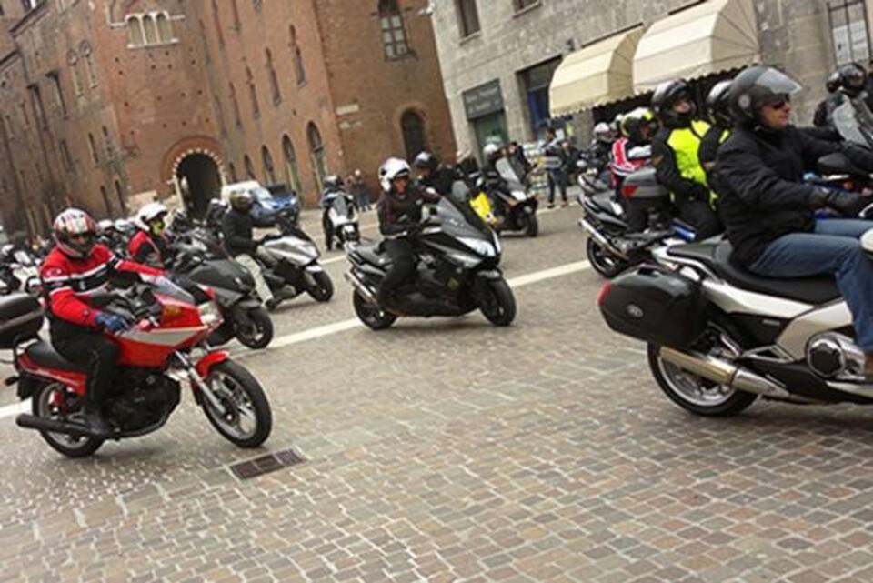 Lo studio: passare alle due ruote riduce il traffico del 40 per cento