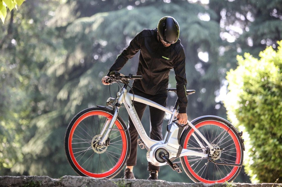 Piaggio WI-BIKE a la Dolce Vita Golfo Aranci