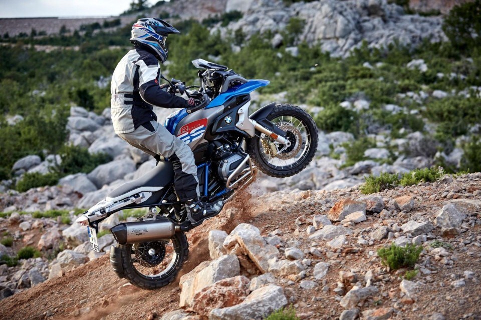 Problemi alla forcella: maxi richiamo per le BMW R 1200 GS