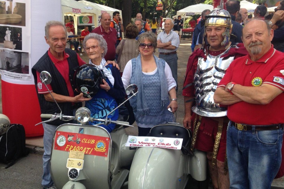 Nonna Luisa, a 105 anni è la più anziana vespista d'Italia