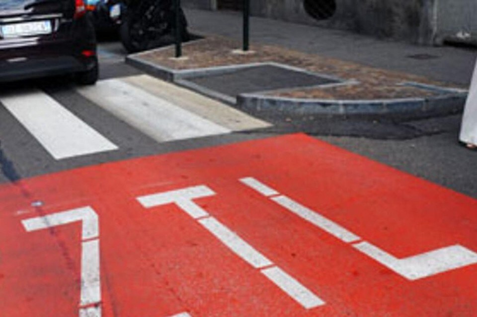 Porti lo scooter a spinta sotto le telecamere? Vieni multato lo stesso