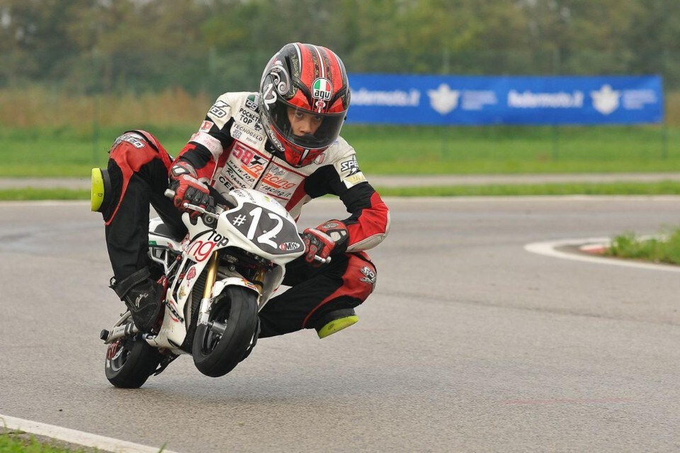 GIOVANI e moto. Colpa dei genitori, non dello smartphone