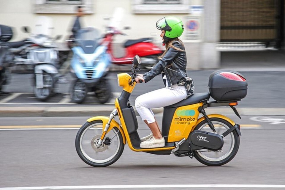A Milano debutta MiMoto, lo scooter sharing elettrico