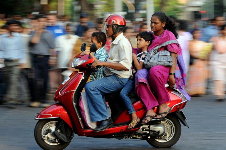 Sicurezza: la cattiva abitudine di portare i più piccoli in scooter